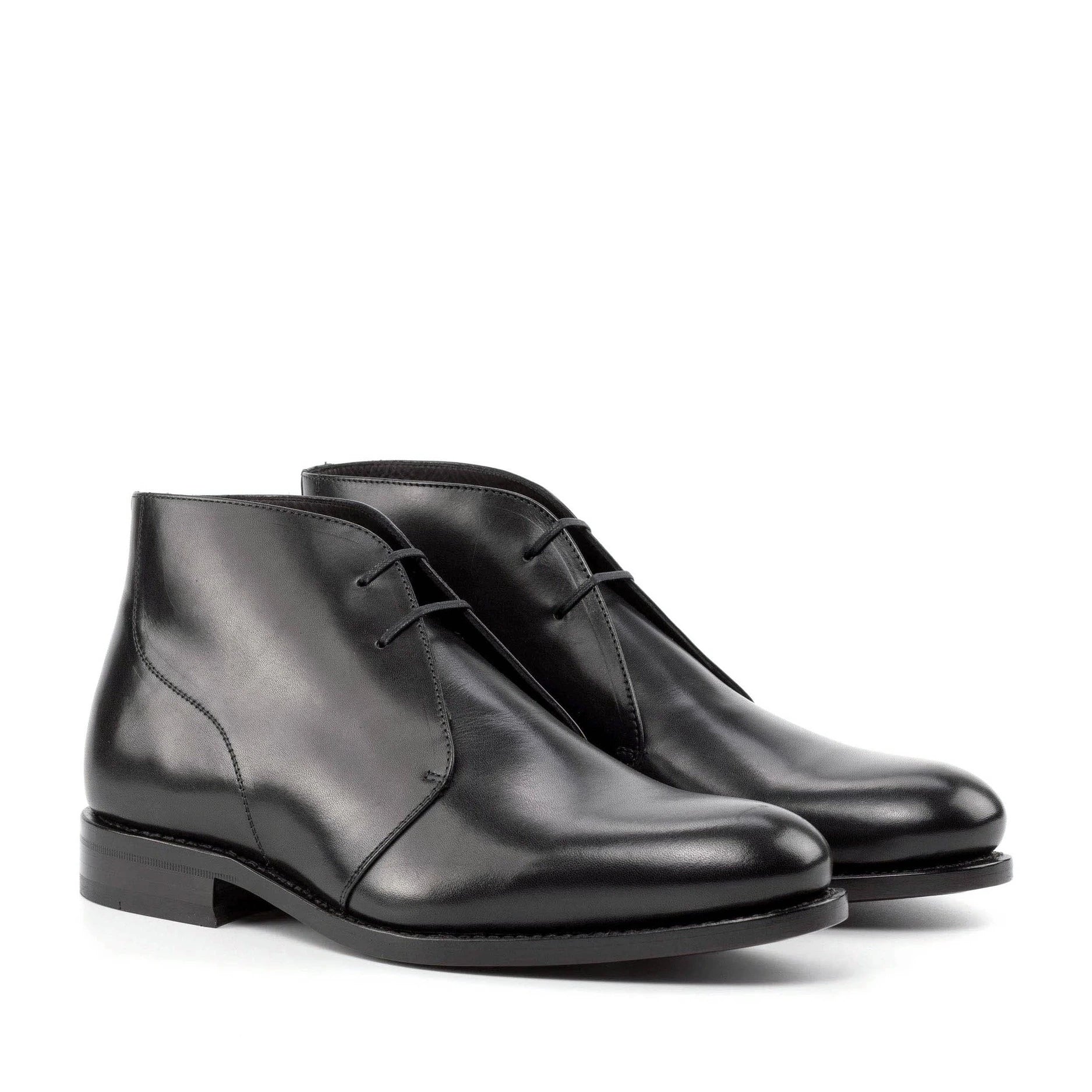 chukka boots schwarz herren, handgemachte chukka boots, blake stitched boots herren, leder chukka boot schwarz, elegante herren stiefel leder, spanische schuhmanufaktur herren, premium leder boots, flexible ledersohle schuhe, hochwertige chukka boots herren, chukka stiefel business schwarz