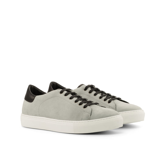 Trainer grau